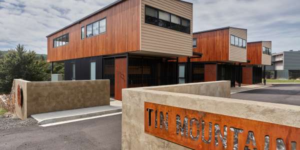 PRODUCT FEATURE – VERTICAL TIMBER CLADDING