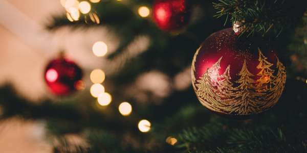 Christmas Decorating Tips To Make Your Office Sparkle!